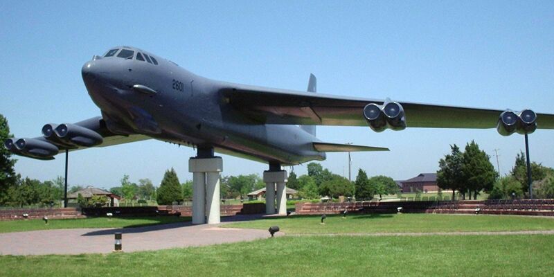 Файл:B52LAFB.JPG