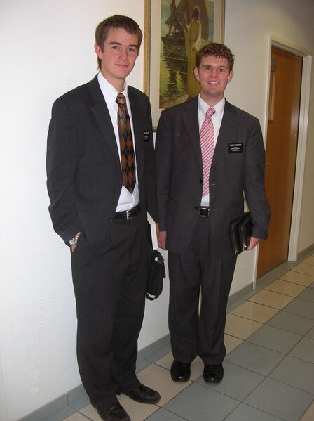 Файл:MISSIONNAIRES MORMONS.JPG