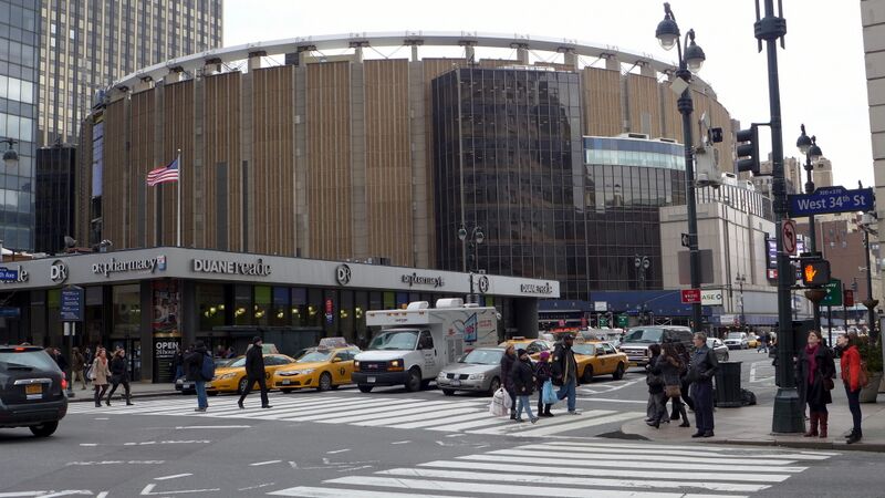 Файл:Madison Square Garden, February 2013.jpg