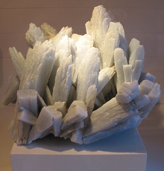 Файл:Anhydrite HMNH1.jpg
