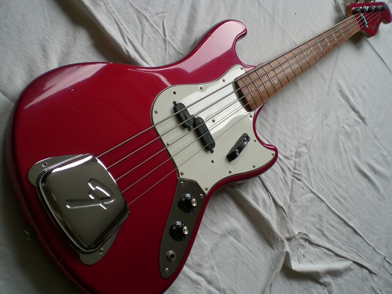 Файл:FENDER BASS V.JPG