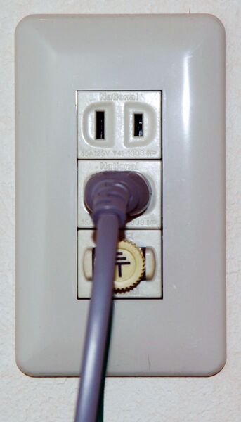 Файл:OutletPlug.jpg