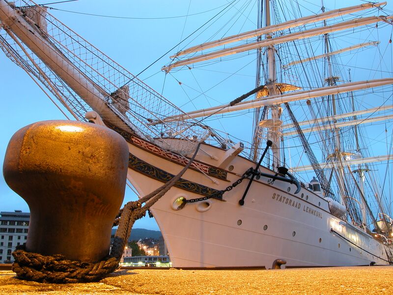 Файл:Statsraad Lehmkuhl.JPG