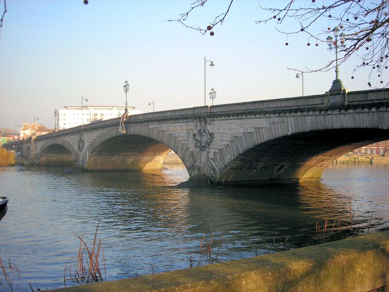 Файл:Kew Bridge, London..jpg