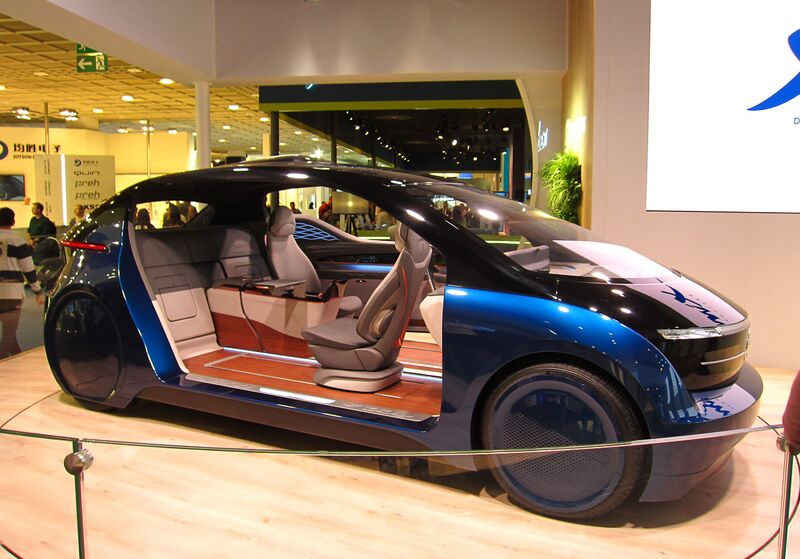 Файл:Yanfeng XiM18 Concept front.jpg