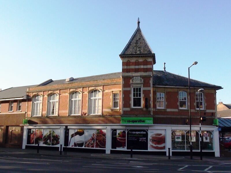 Файл:Raunds Co-Op.jpg