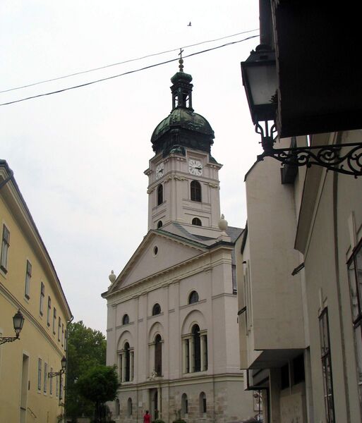 Файл:Gyor Cathedral.JPG