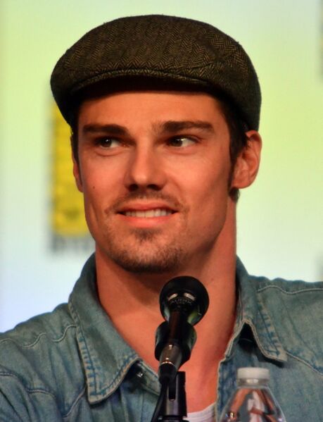 Файл:Jay Ryan Comic-Con 2012.jpg