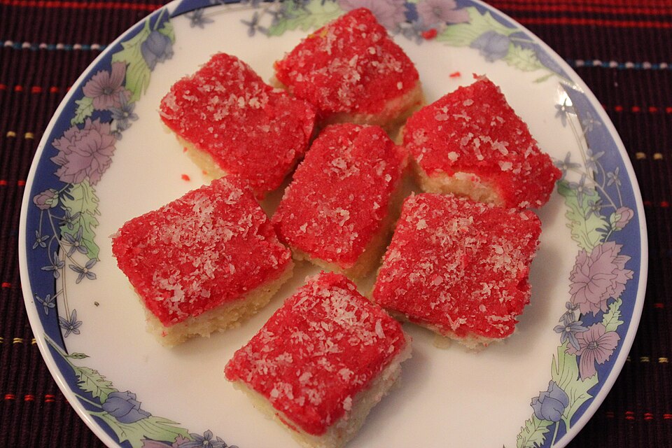 Файл:Two Layered Coconut Barfi.JPG