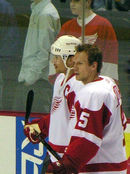 Файл:Lidstrom-Yzerman.jpg