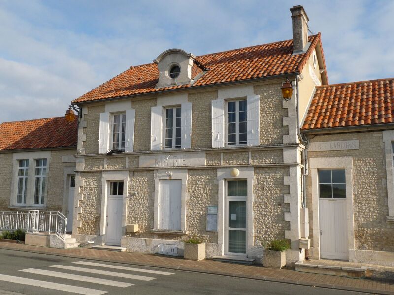 Файл:Challignac mairie.JPG