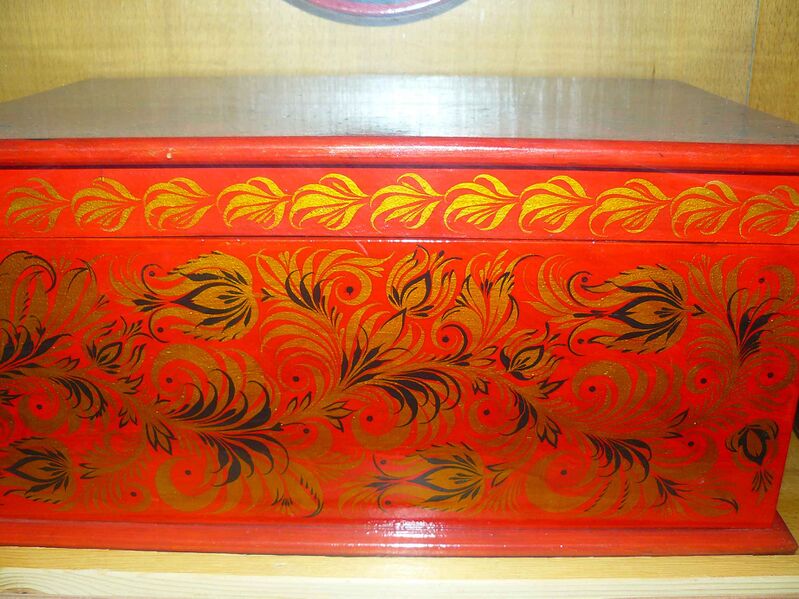 Файл:Khohloma box.JPG
