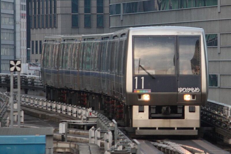 Файл:Yurikamome7000.JPG