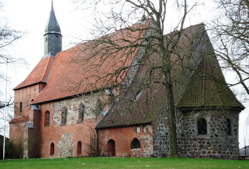 Файл:Suesel Feldsteinkirche SW.JPG