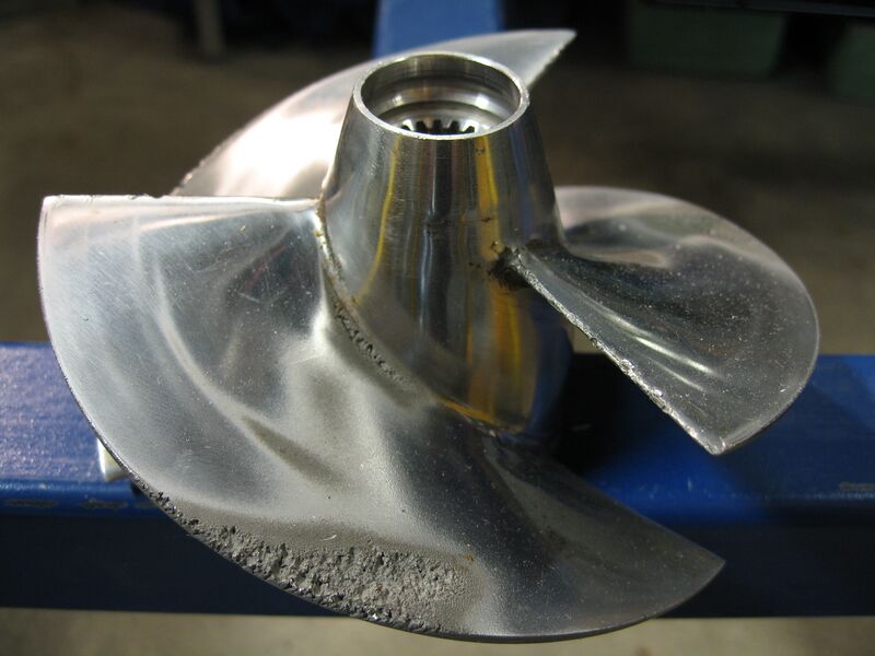 Файл:Cavitation Propeller Damage.JPG