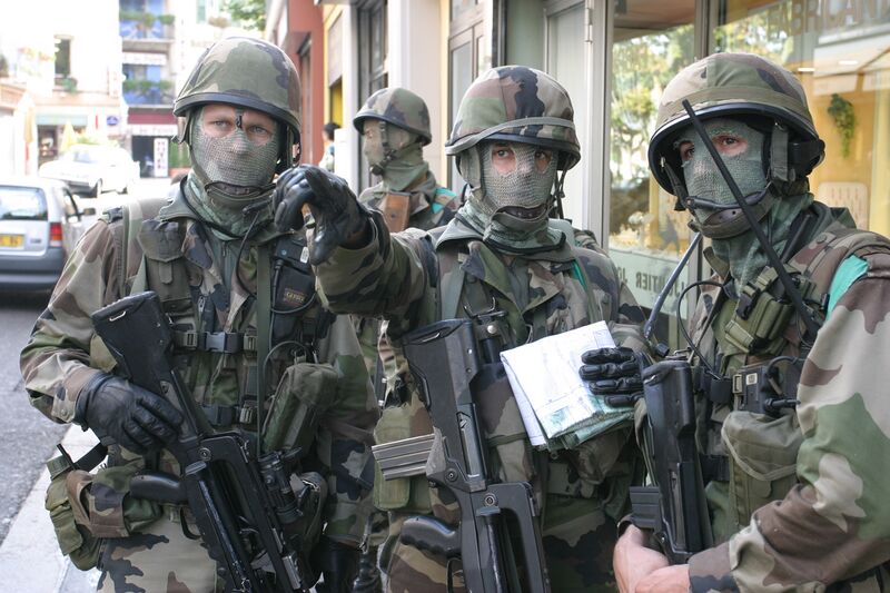 Файл:Groupe combat zurb.JPG