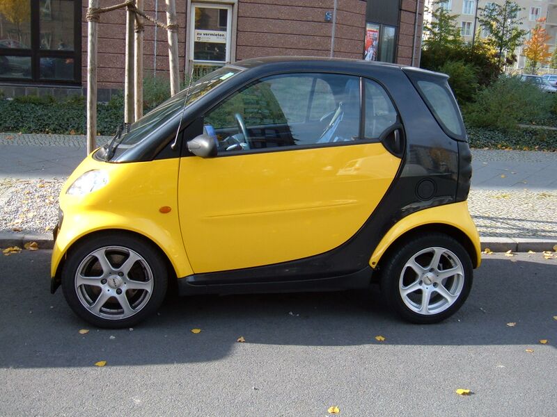 Файл:Yellow Smart Fortwo side.JPG