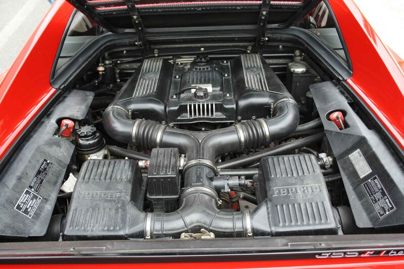 Файл:Ferrari F355 engine.JPG