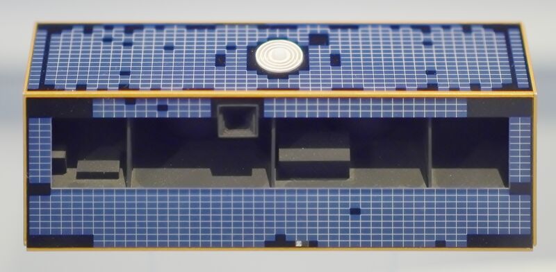 Файл:Kleinsatellit.GRACE.Modell.GFZ.jpg