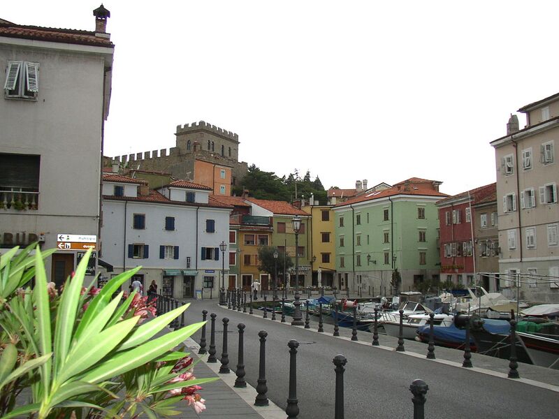 Файл:Muggia Harbour1.JPG