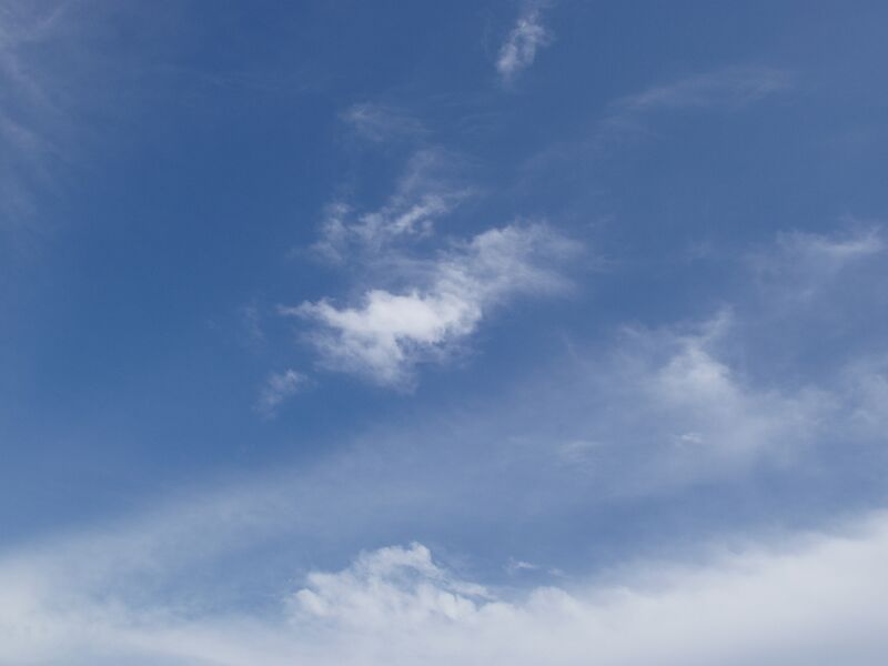 Файл:Sky with puffy clouds.JPG