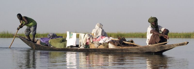 Файл:Pirogue 010 cropped.jpg