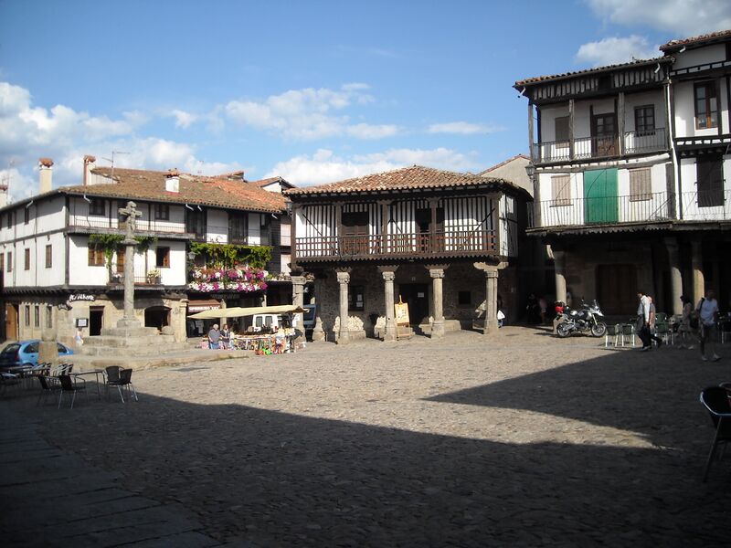 Файл:Plaza Mayor, La Alberca.JPG