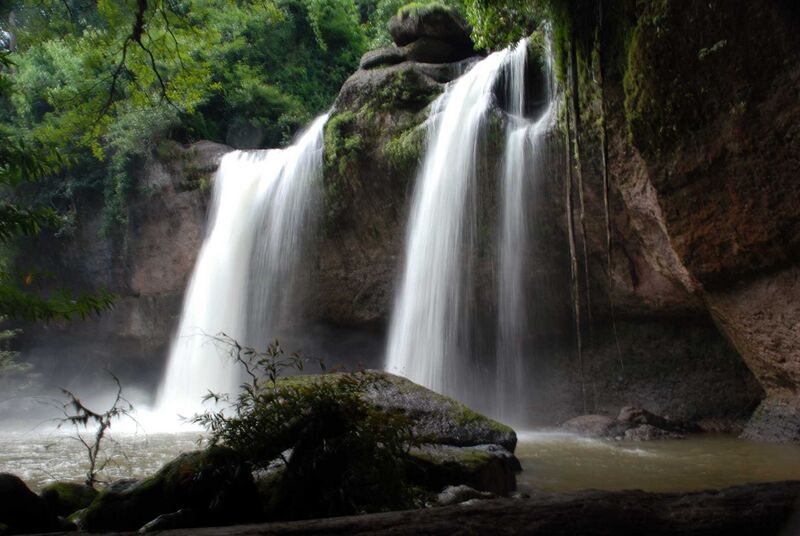 Файл:Haeo Suwat waterfall.JPG