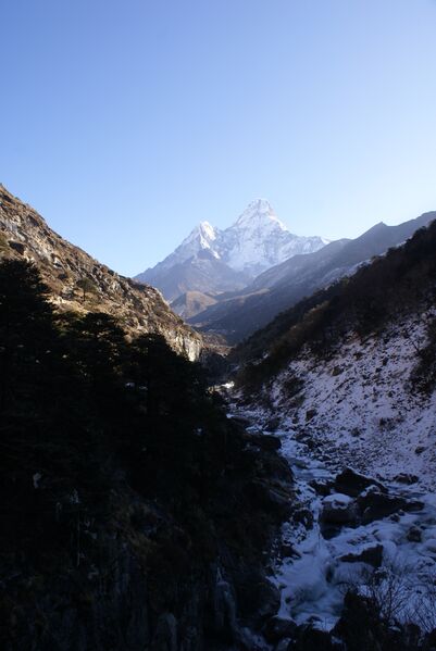 Файл:Imja Khola.JPG