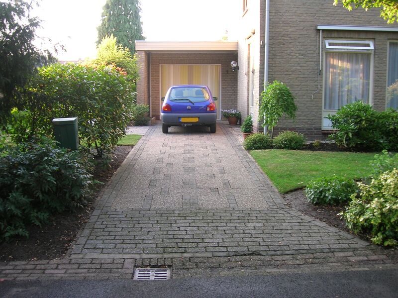 Файл:Oprit huis.JPG