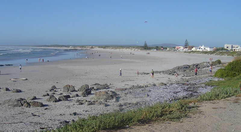 Файл:Yzerfontein beach.JPG