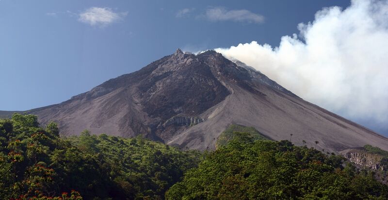 Файл:Blethrow merapi1.jpg