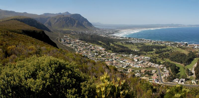 Файл:Hermanus panoramic view-001.jpg