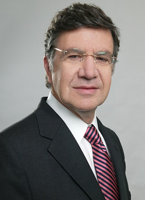 Файл:Joaquin Lavin.jpg