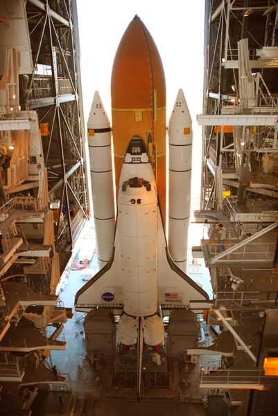 Файл:STS-117 rollback6.jpg