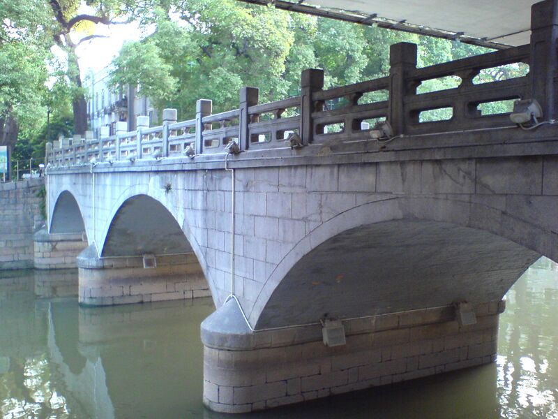 Файл:ABridgeInShamian.JPG