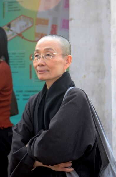 Файл:Taiwanese Buddhist Nun Black Robes.jpeg
