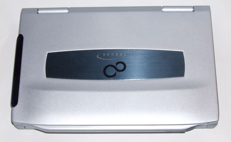 Файл:Fujitsu P-1032 closed.JPG
