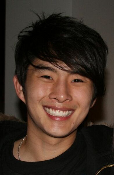 Файл:Justin Chon.jpg