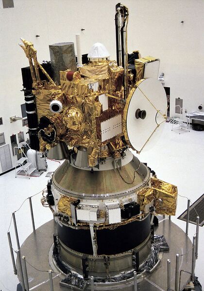 Файл:Mars Observer preparations.jpg