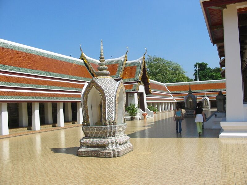 Файл:Wat Saket Courtyard.JPG