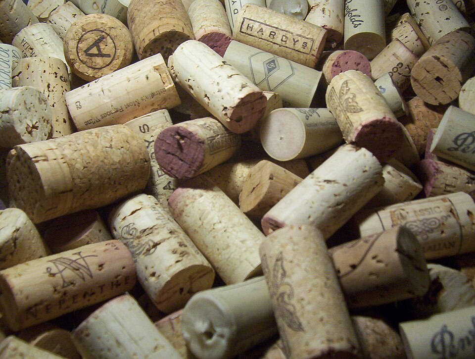 Файл:Corks019.jpg