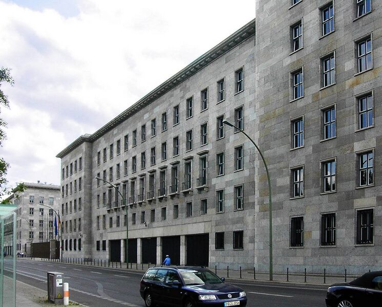 Файл:Detlev-Rohwedder-Haus.jpg