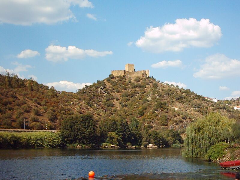 Файл:Castelo de Belver.JPG