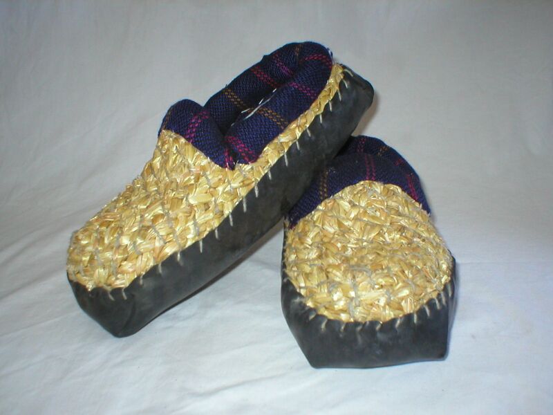 Файл:Strohschuhe.JPG
