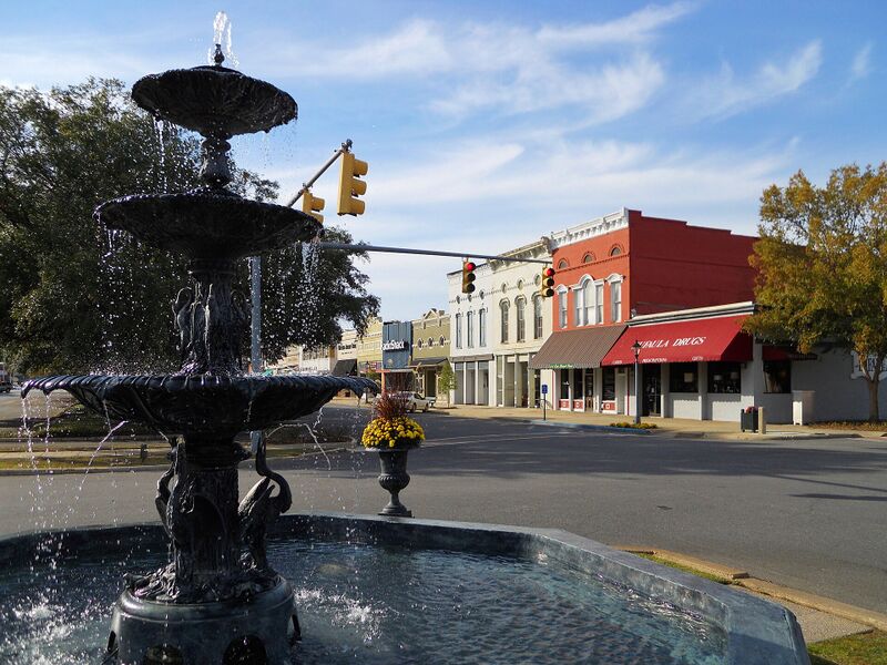 Файл:MacMonnie's Fountain Eufaula Alabama.JPG