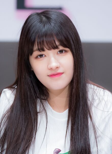 Файл:CLC Seunghee, March 2016.jpg