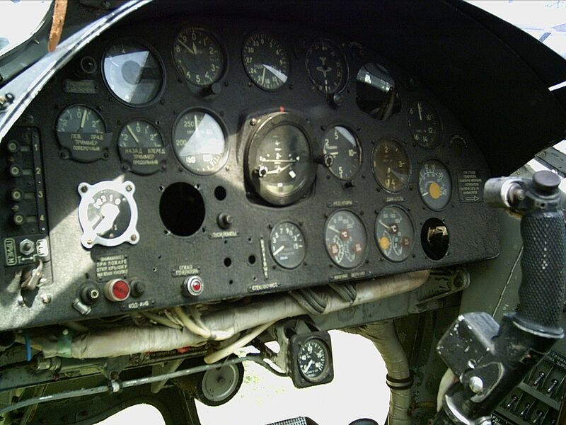 Файл:Mi-1 cockpit.JPG