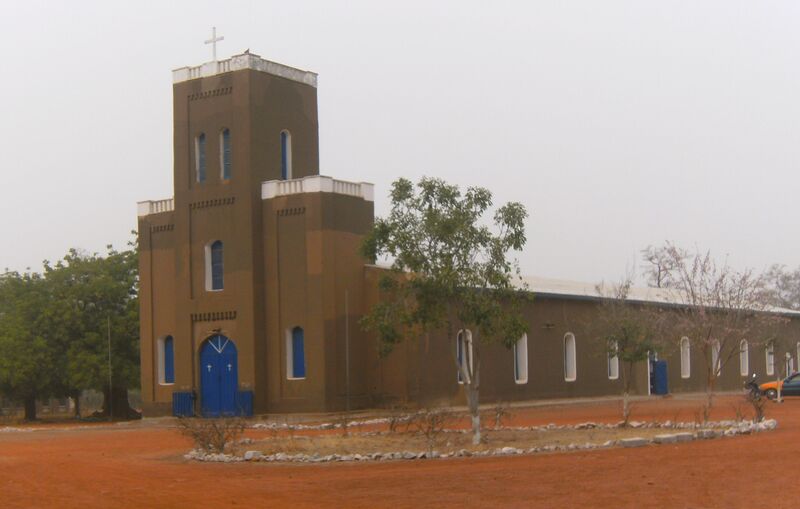 Файл:Navrongo Cathedral outside 01.JPG