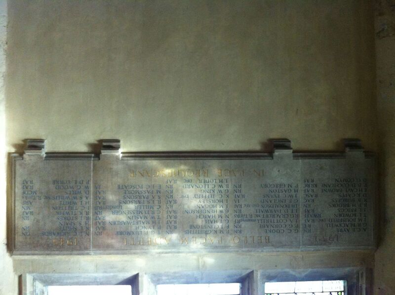 Файл:Rochester Cathedral WWII memorial.JPG